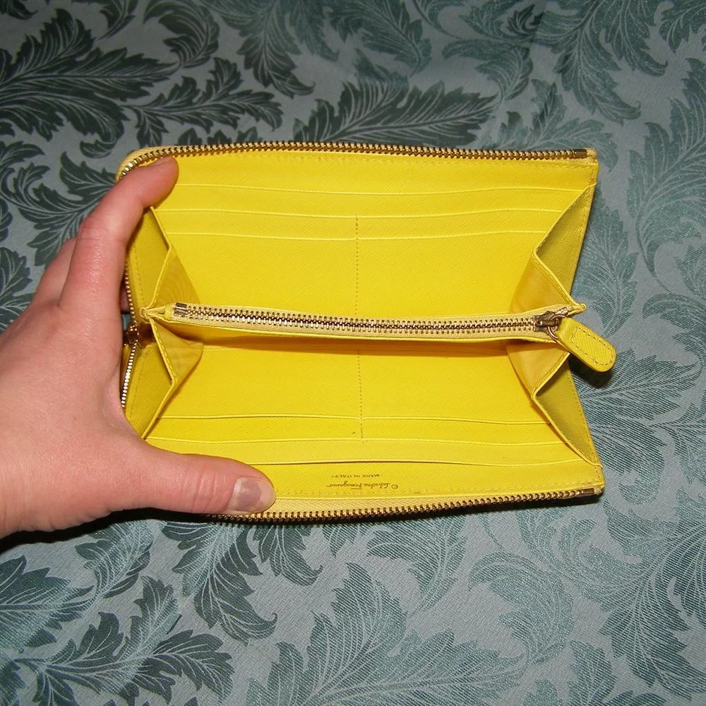 💛 SALVATORE FERRAGAMO Yellow Zip Wallet in Saffiano Leather