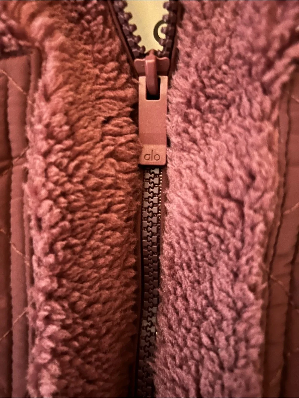 ALO Yoga color burgundy