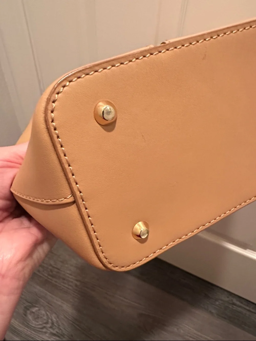 Burberry classic leather