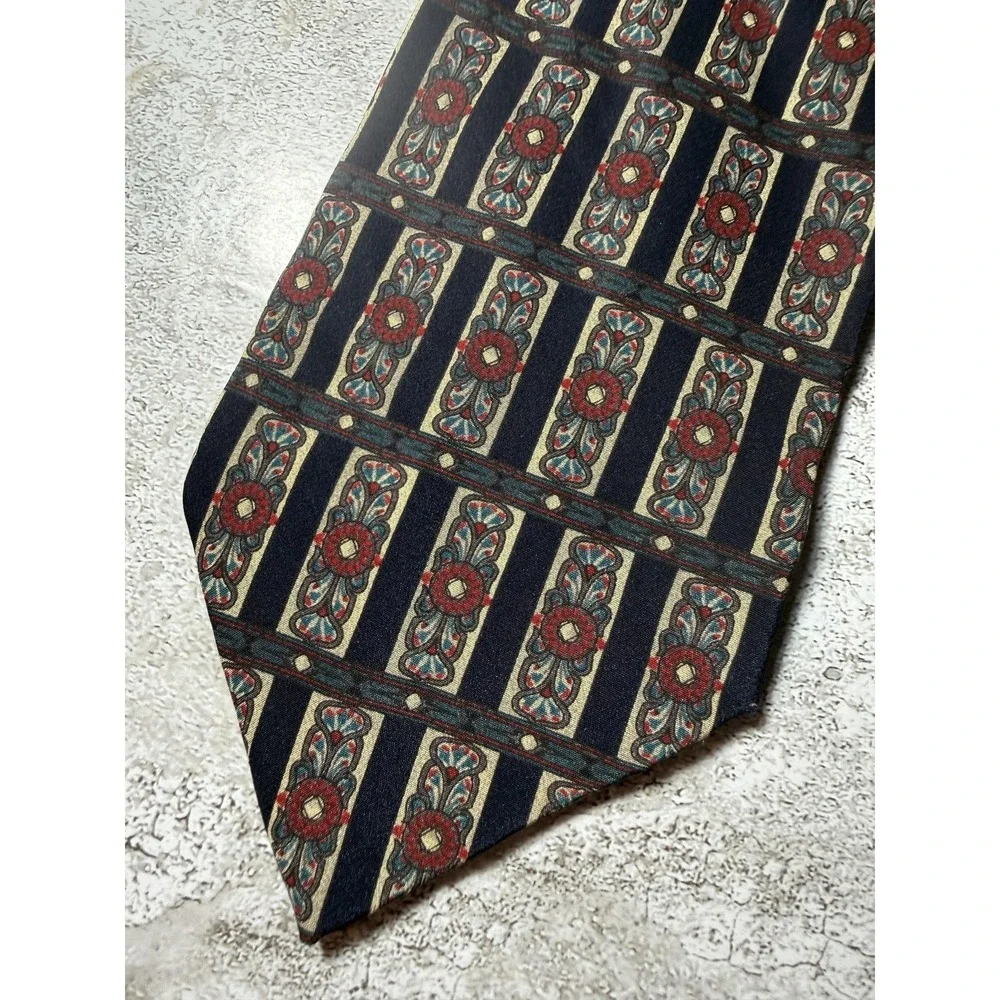 The Metropolitan Museum of Art classic necktie stripe