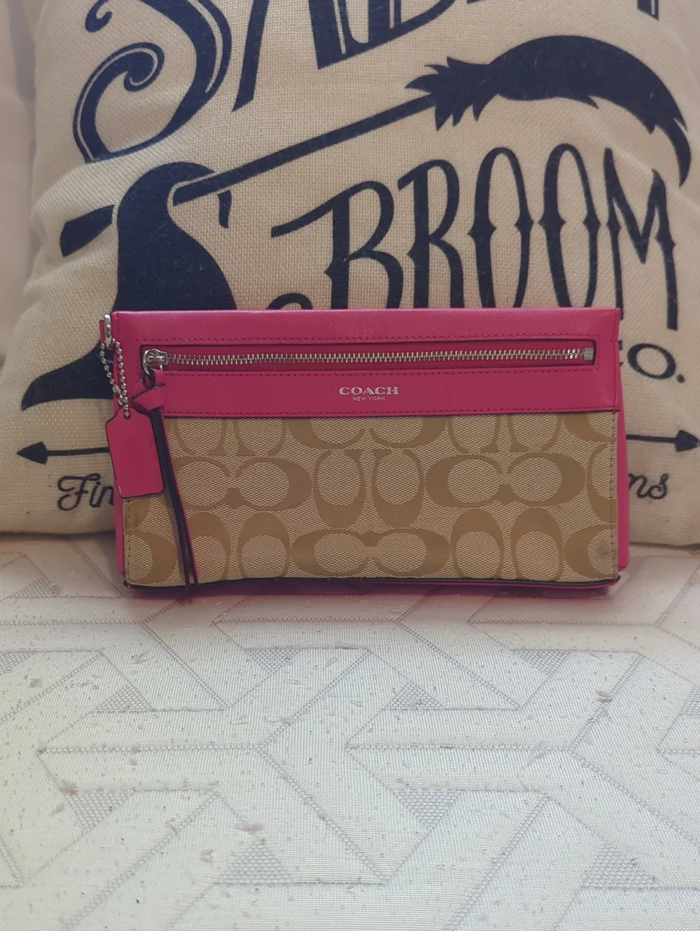 COACH‎ Signature Canvas Wristlet with Hot Pink Trim Wallet - CUTE!