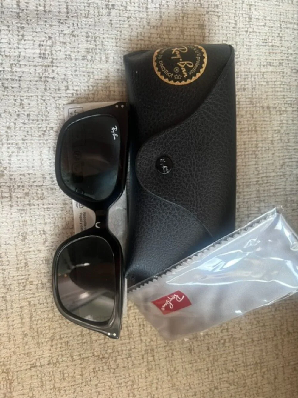 BRAND NEW RAY-BAN SUNGLASSES 0RB4439D