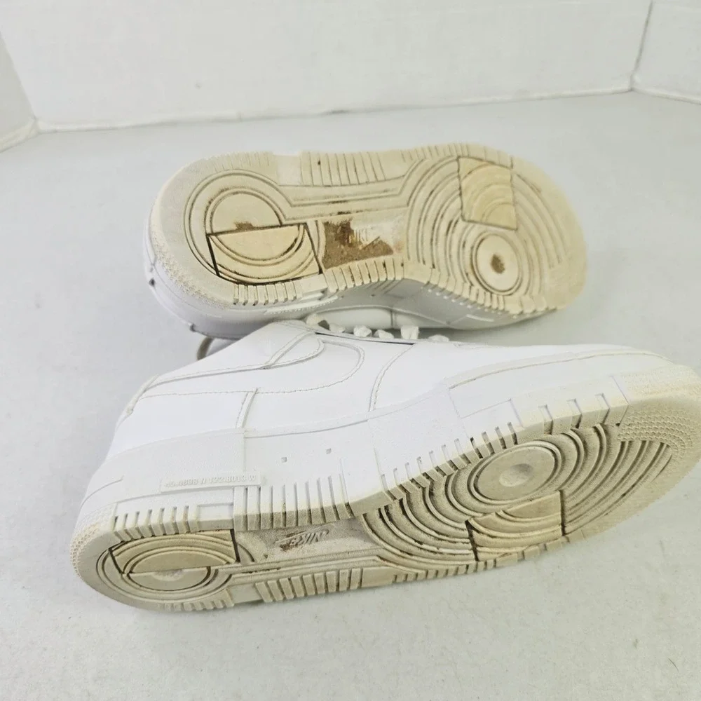 Nike low distorted swoosh