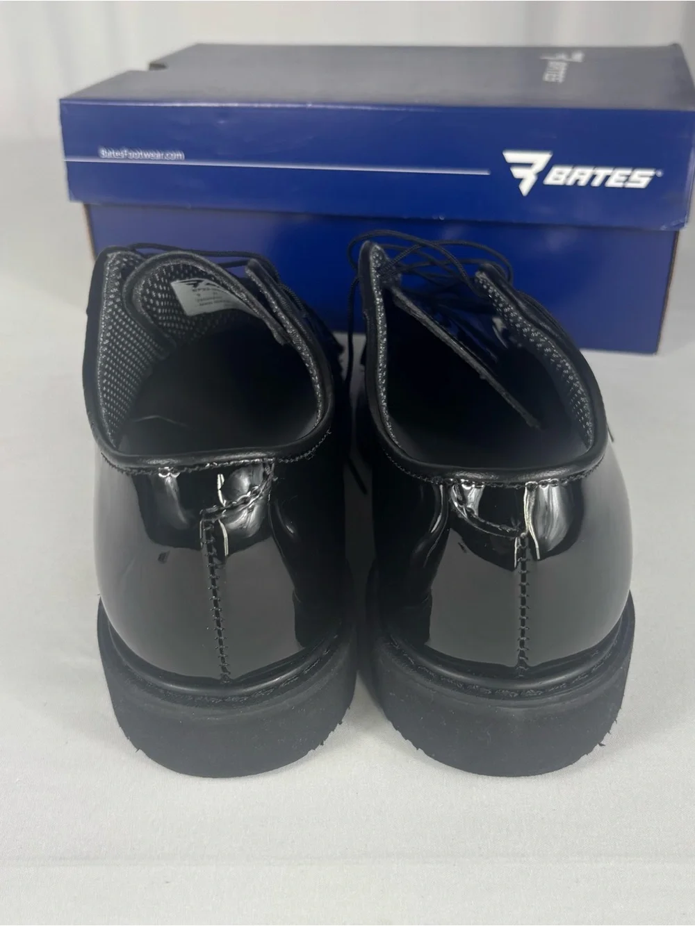 Bates lites men’s