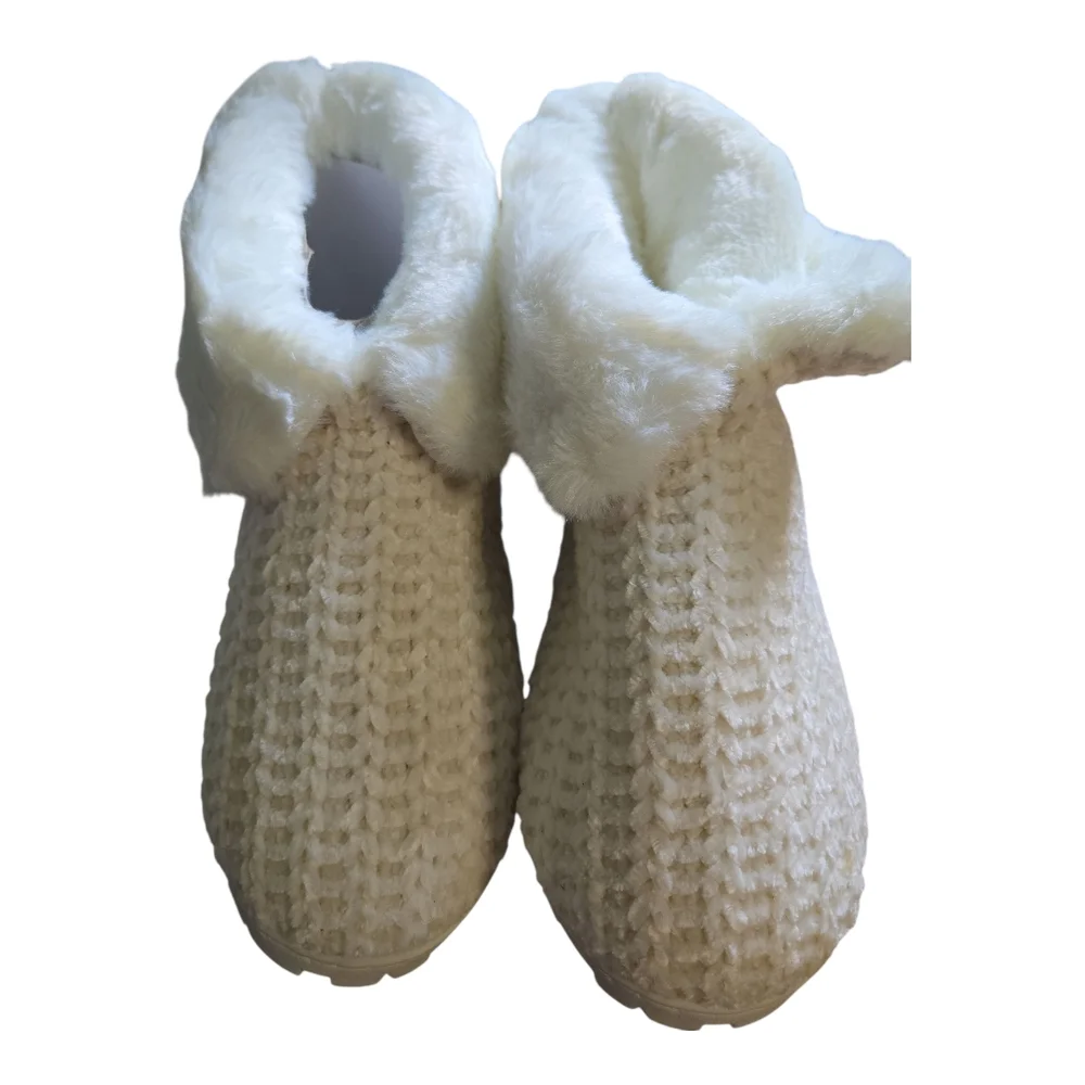Cozy Cream Knit Slippers with Faux Fur