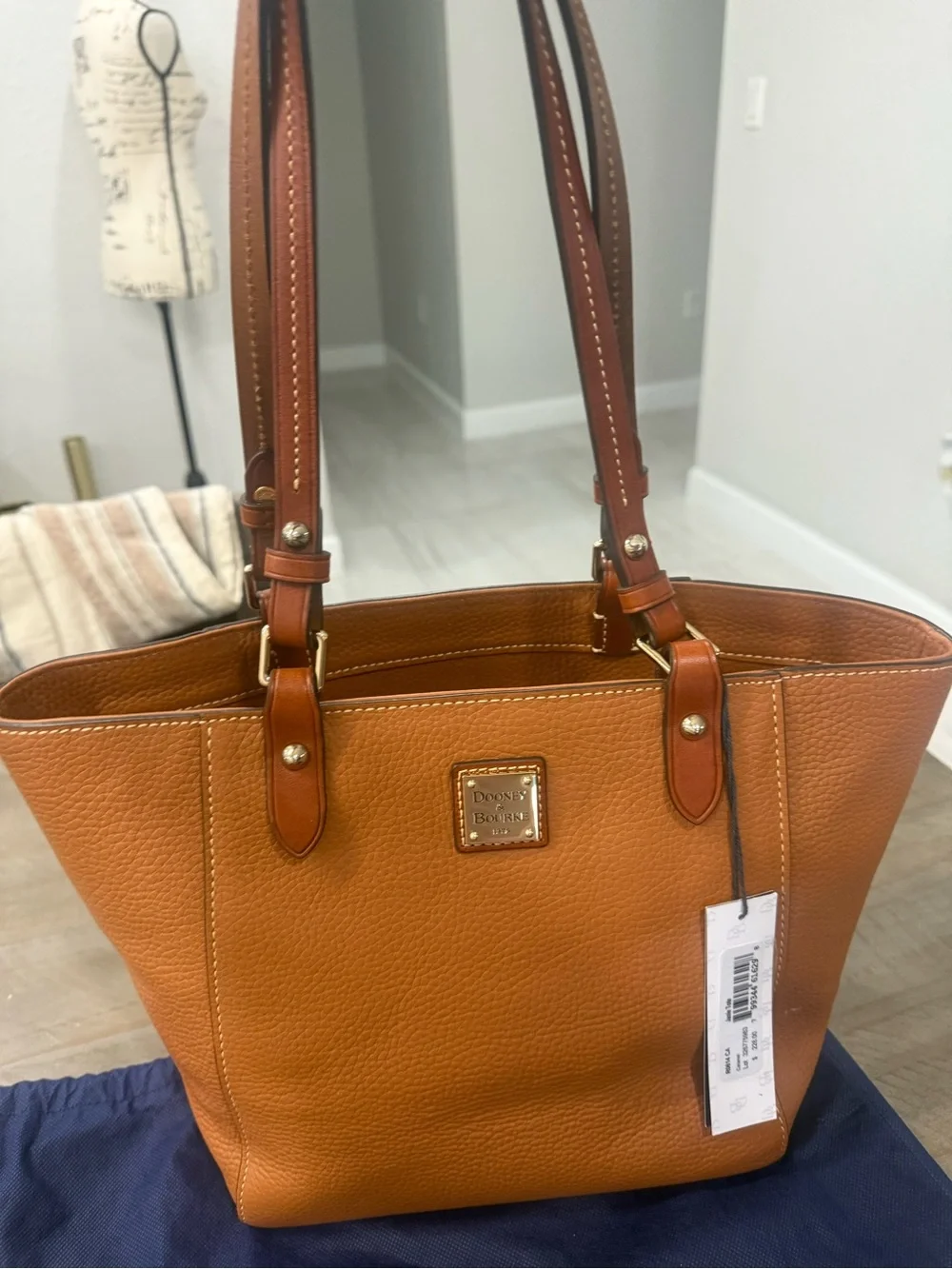 NWT Dooney Bourke Pebble Leather. Shopper Tote$ Wristlet Cognac Brown
