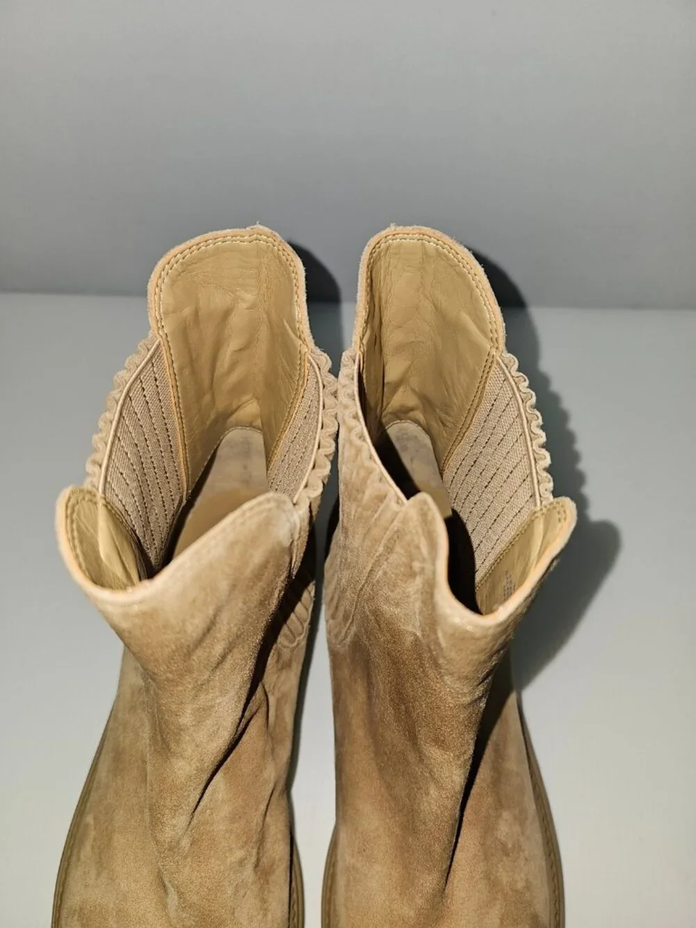 Marc Fisher LTD Hadria Chelsea Ankle Boot Natural Tan Suede Cap Toe Womens 9