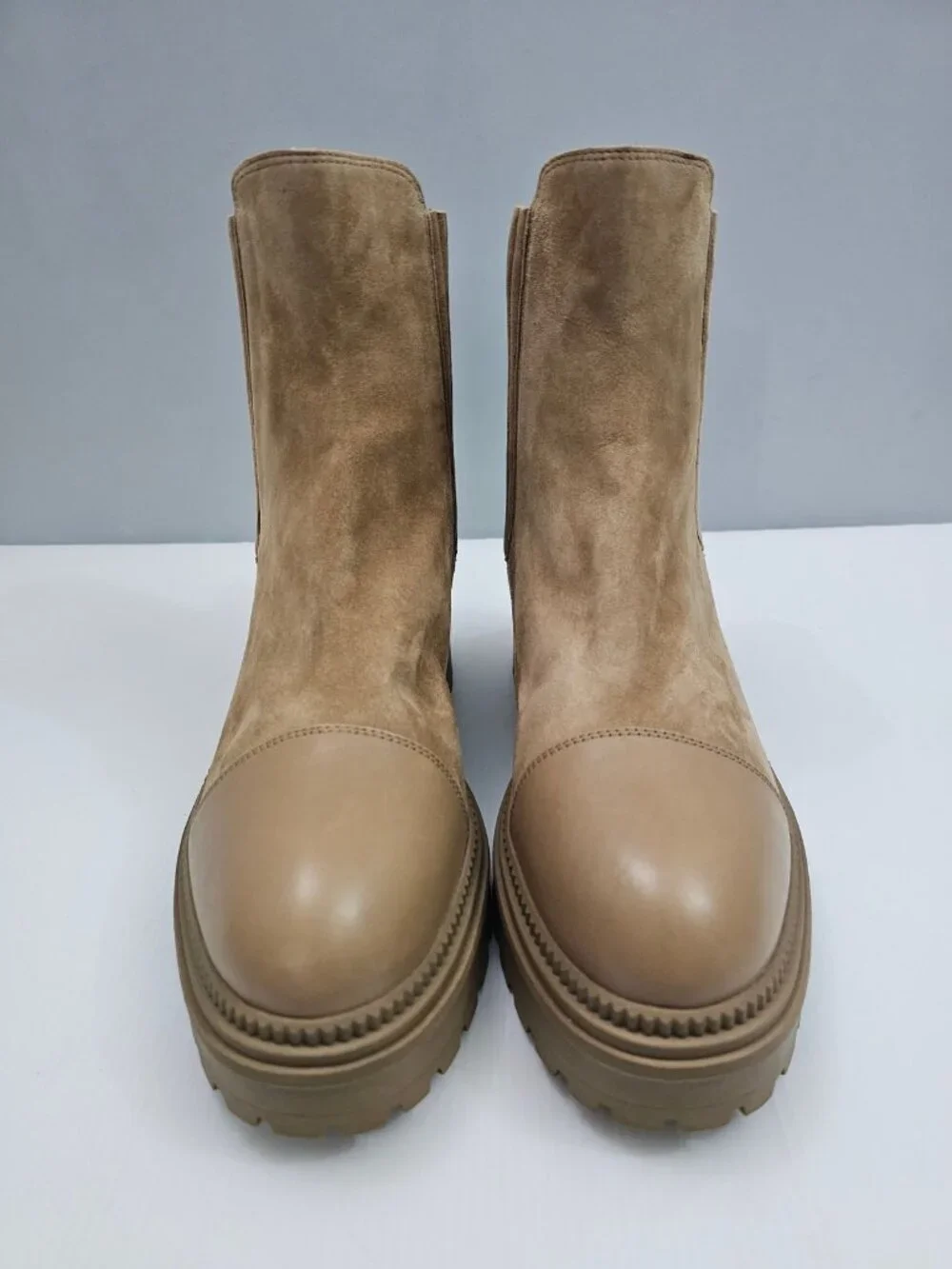 Marc Fisher LTD Hadria Chelsea Ankle Boot Natural Tan Suede Cap Toe Womens 9