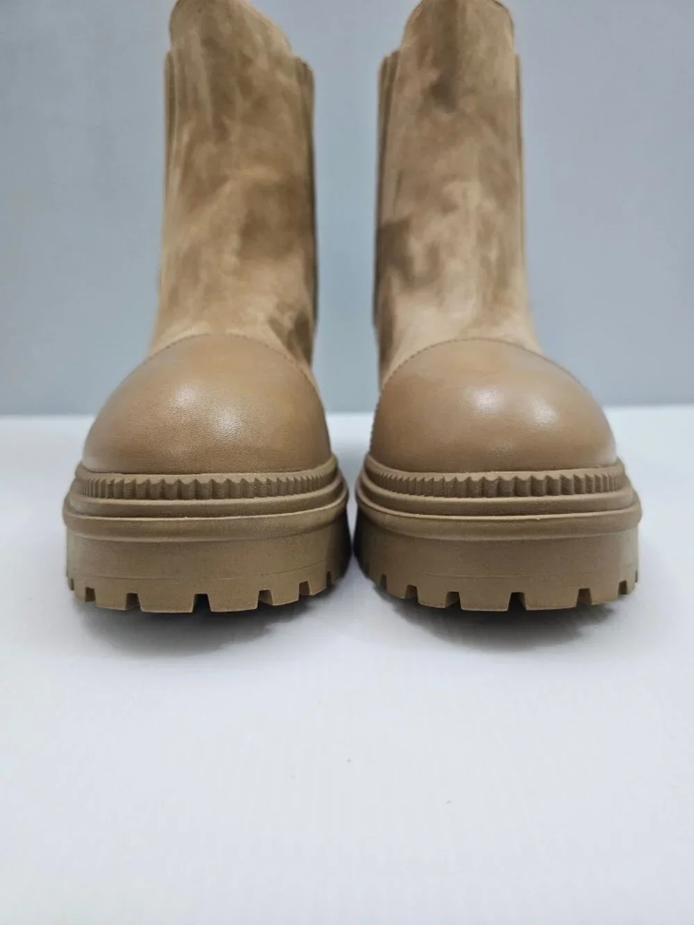 Marc Fisher LTD Hadria Chelsea Ankle Boot Natural Tan Suede Cap Toe Womens 9