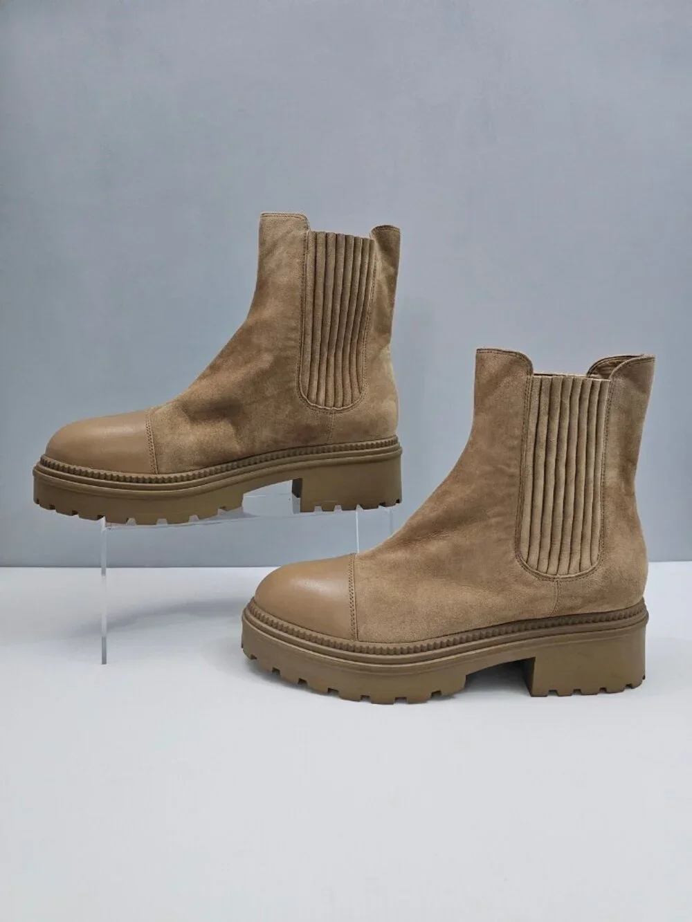 Marc Fisher LTD Hadria Chelsea Ankle Boot Natural Tan Suede Cap Toe Womens 9