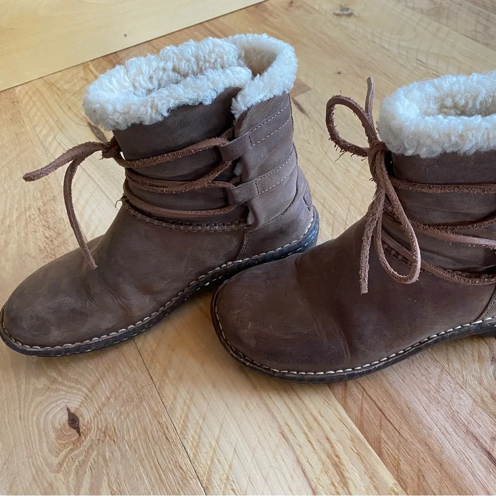UGG leather Sherpa tie booties
