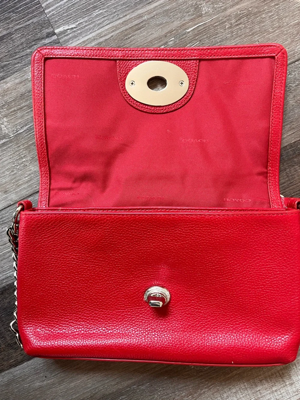 N/A red coach