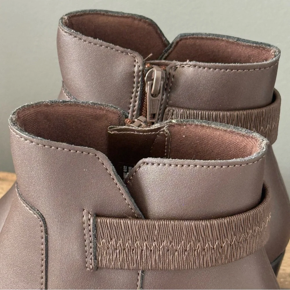 Clarks emily holly