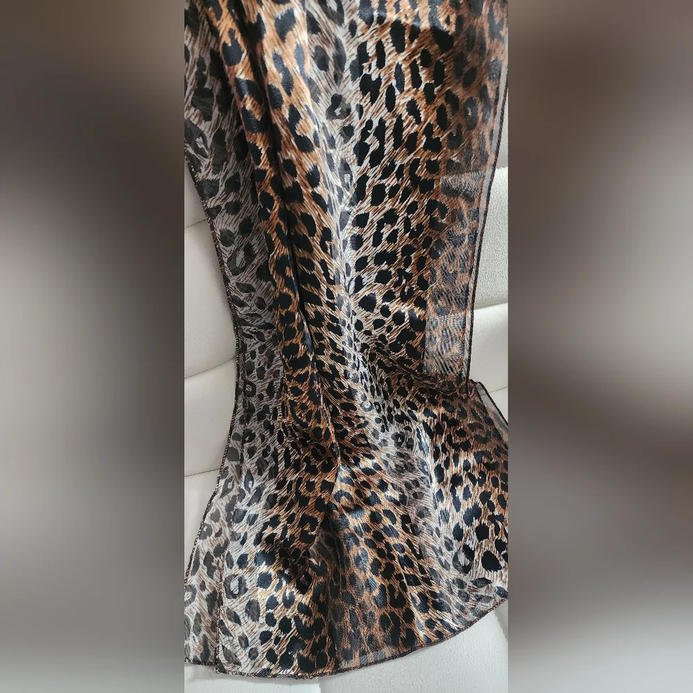 New Bijoux‎ Terner Leopard Print Scarf 22