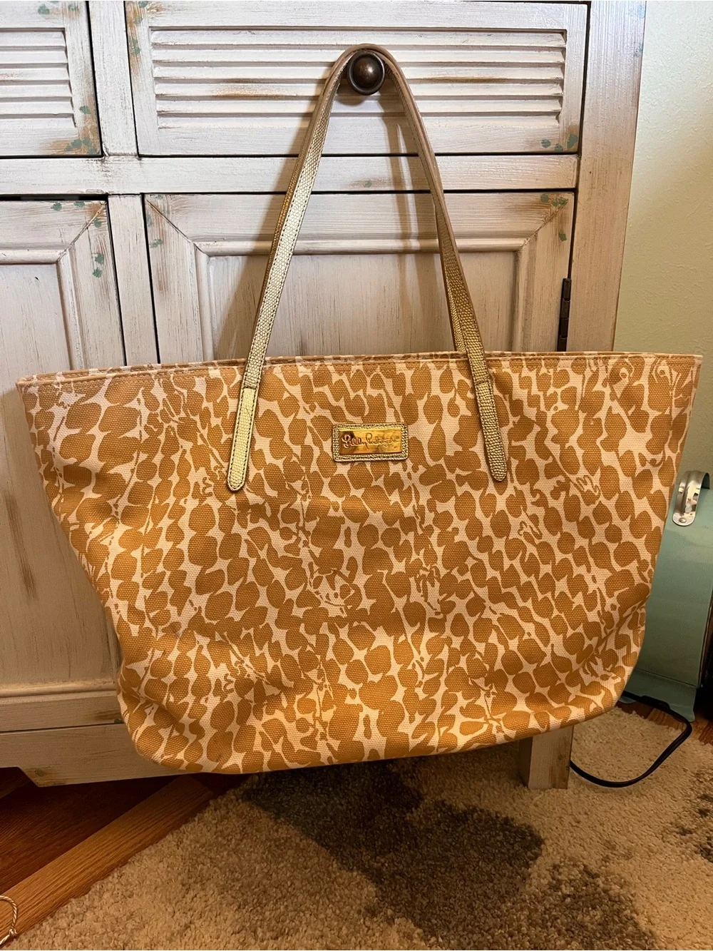 Lilly Pulitzer Finders Keepers Resort Tote Bag Tan & White Animal Print EC