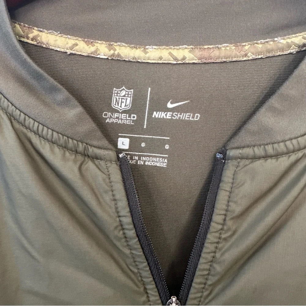 Nike large excellent