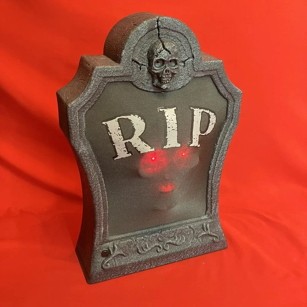 2006 PAC Animatronic Tombstone / RIP / Pop Up Out Skull Lights/ Sound Activated