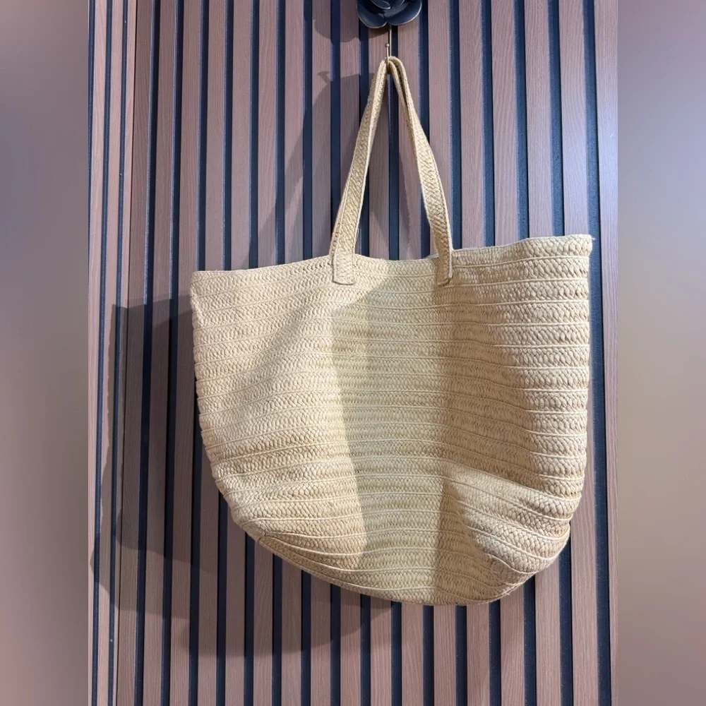 BTB LOS ANGELES SOCIAL DISTANCING‎ STRAW TOTE