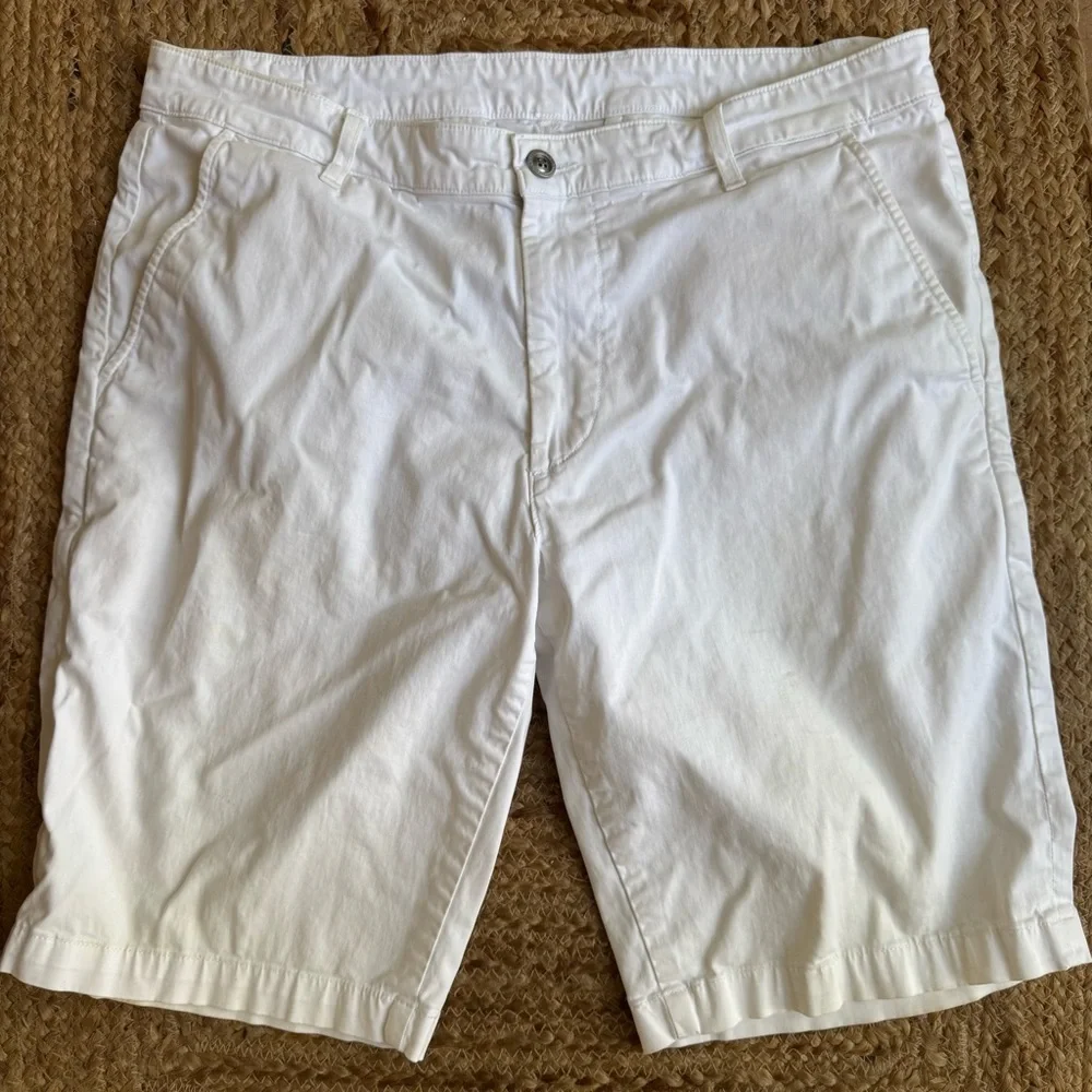 AG Men’s White Chino Shorts | The Griffin Relaxed Fit | 36” waist