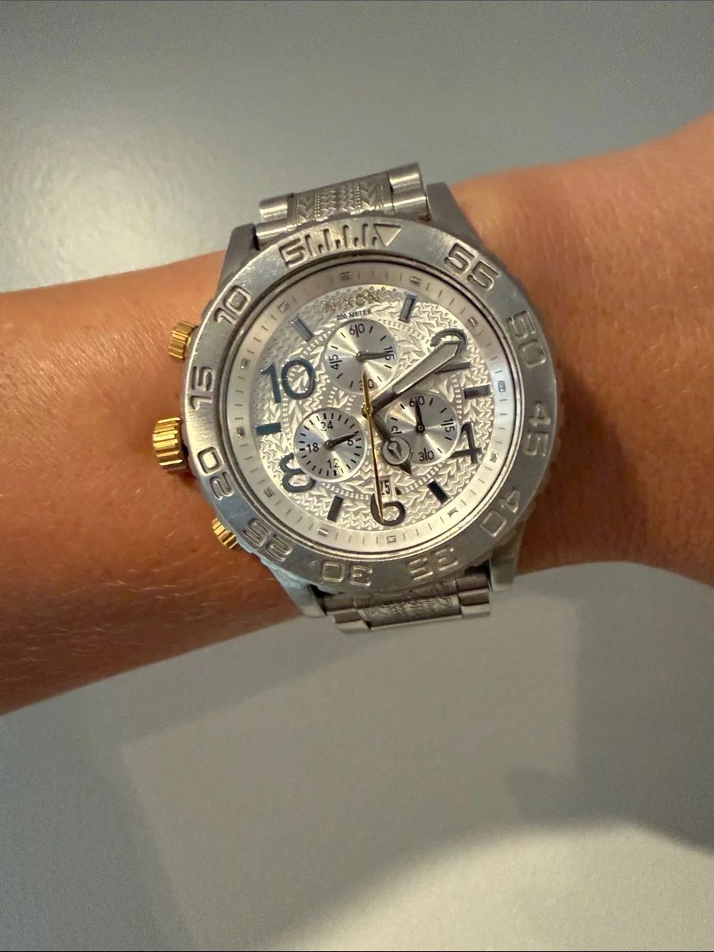 Nixon 42 30