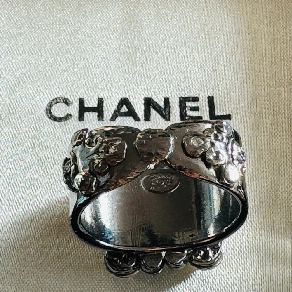CHANEL dazzling ring