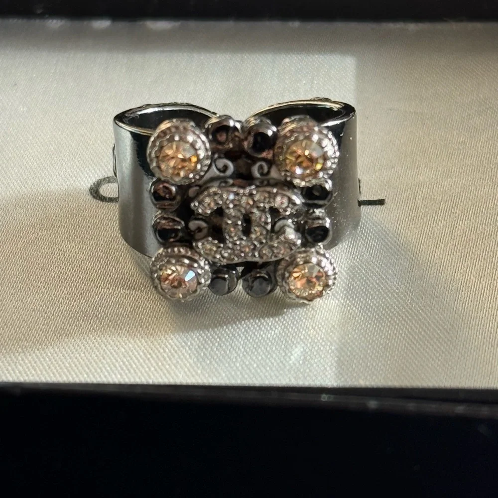 CHANEL dazzling ring