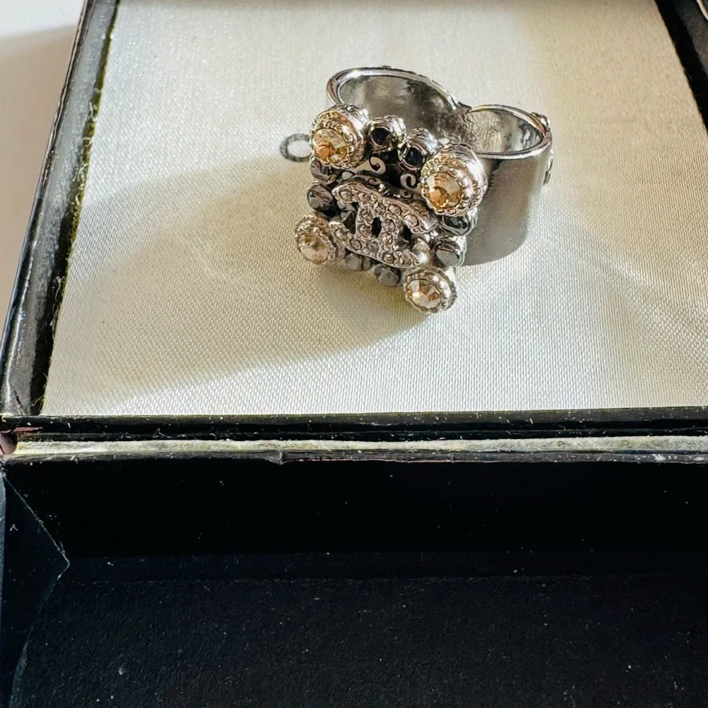 CHANEL dazzling ring