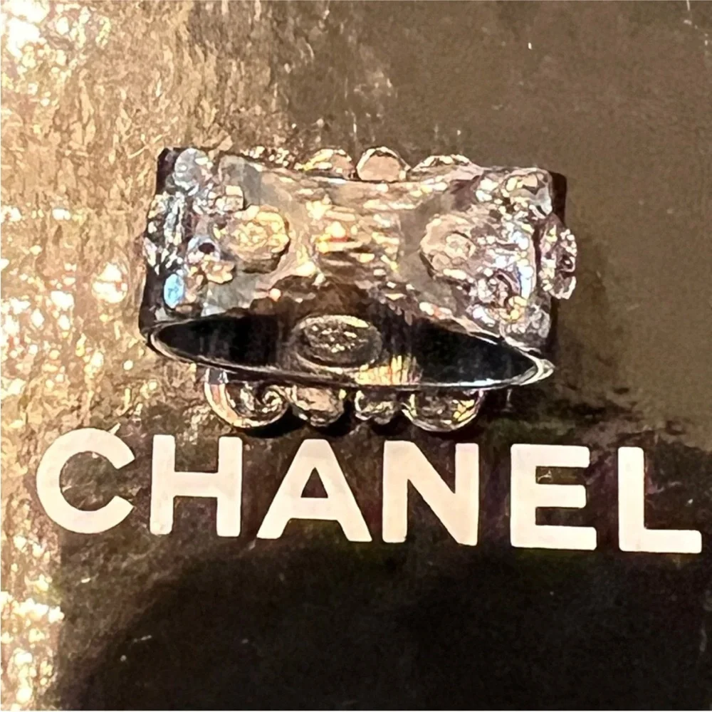 CHANEL dazzling ring