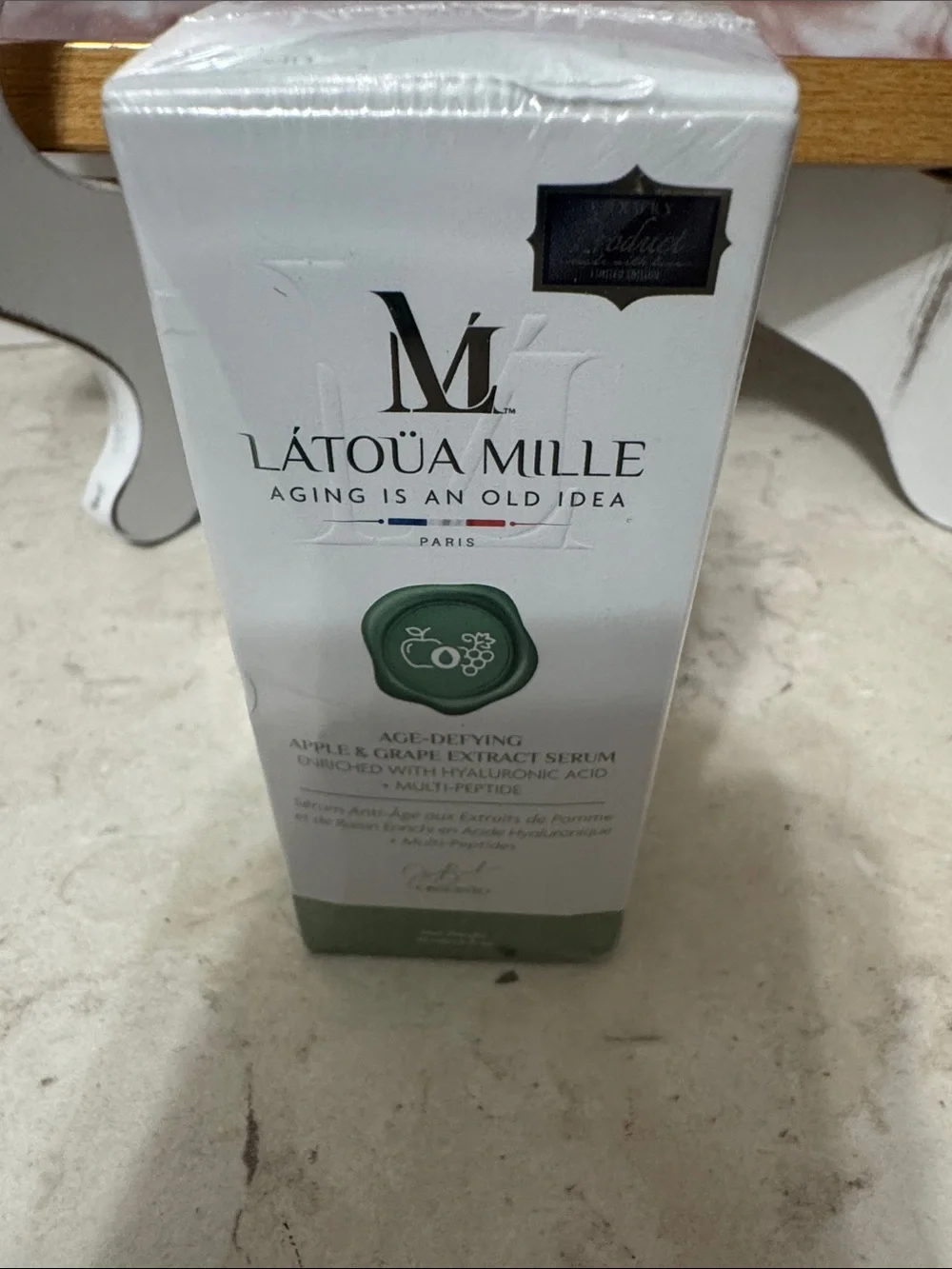 Latoüa Mille Age-Defying Apple & Grape Extract Serum - Green