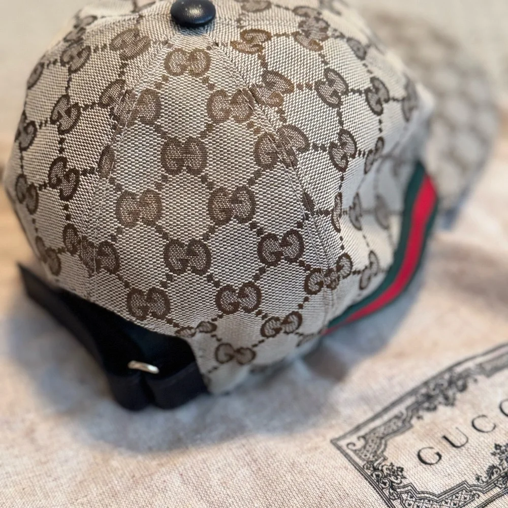 Gucci Beige GG Supreme Canvas Baseball Cap with Web Stripe