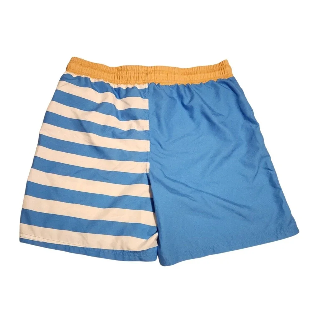 Modelo swim trunks