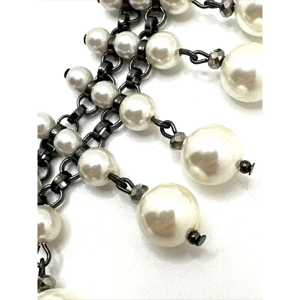 Unbranded closure item