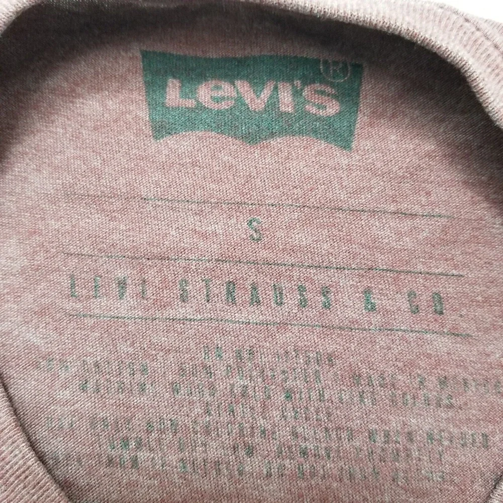 Levis Shirt‎ Mens Small Red Long Sleeve Arm Print Spell Out Logo