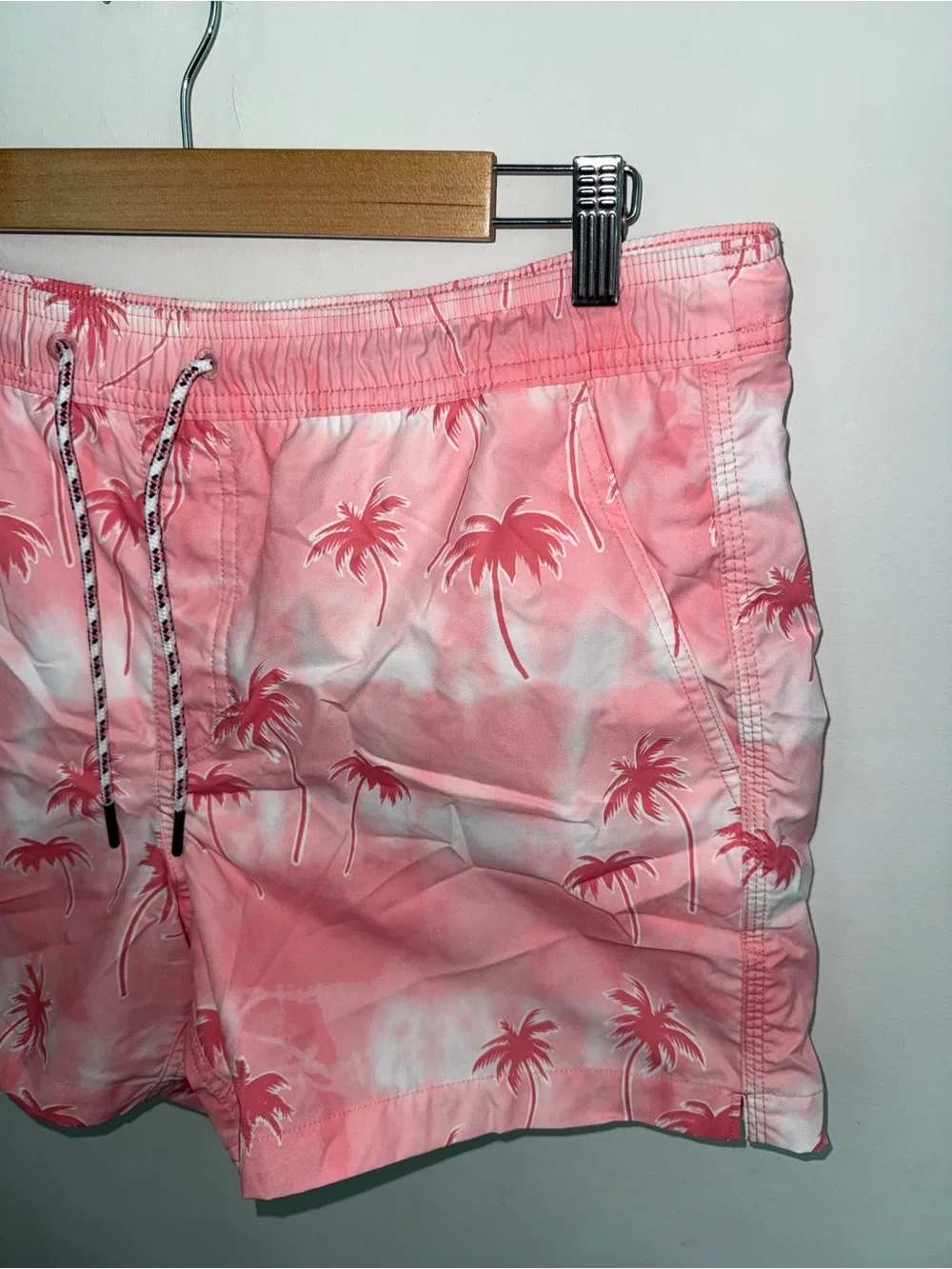 American Eagle Outfitters closet size
