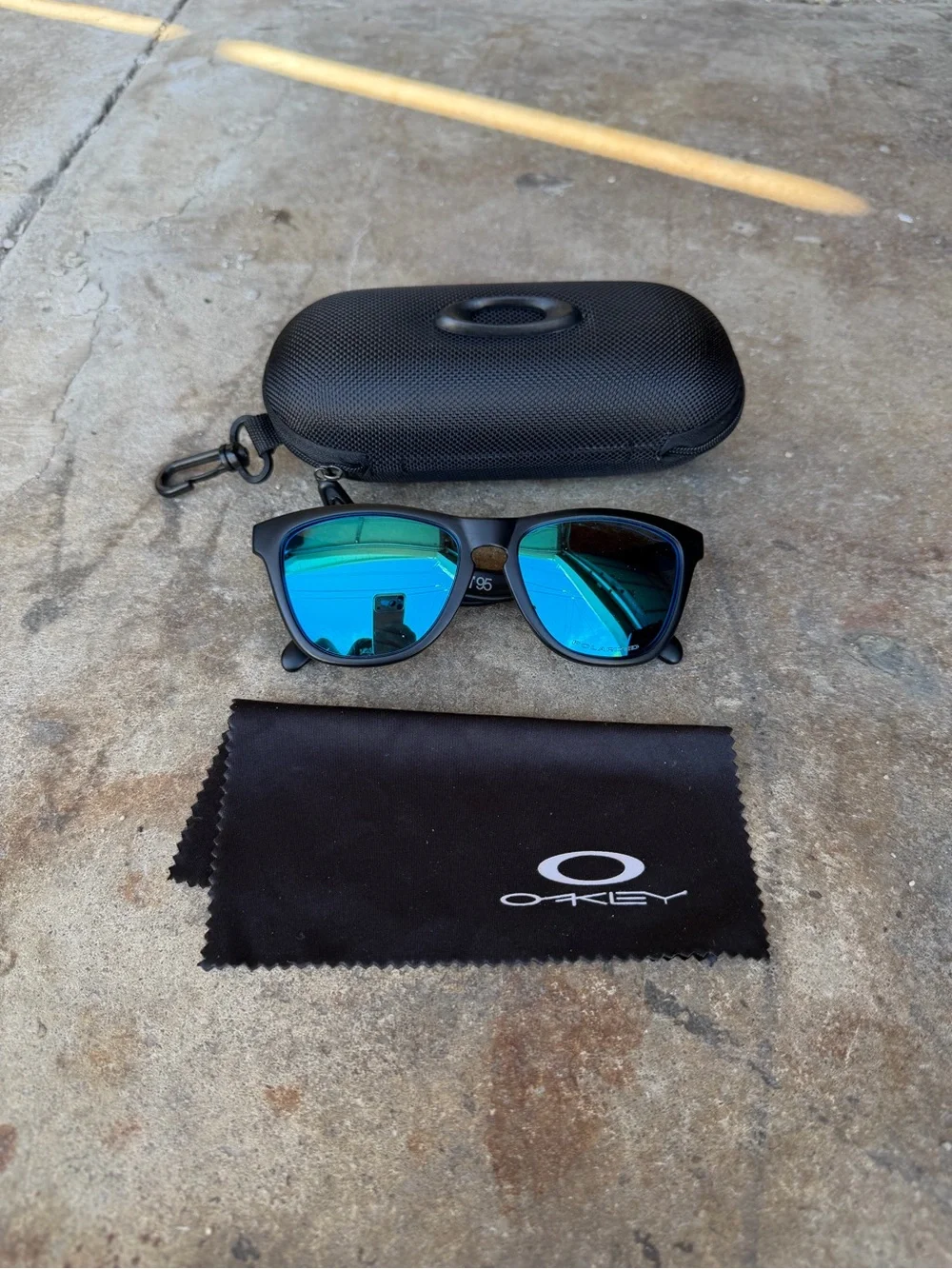 Oakley Frogskin Sunglasses Blue Sapphire Irid Prizm Polarized Lens Black Frame