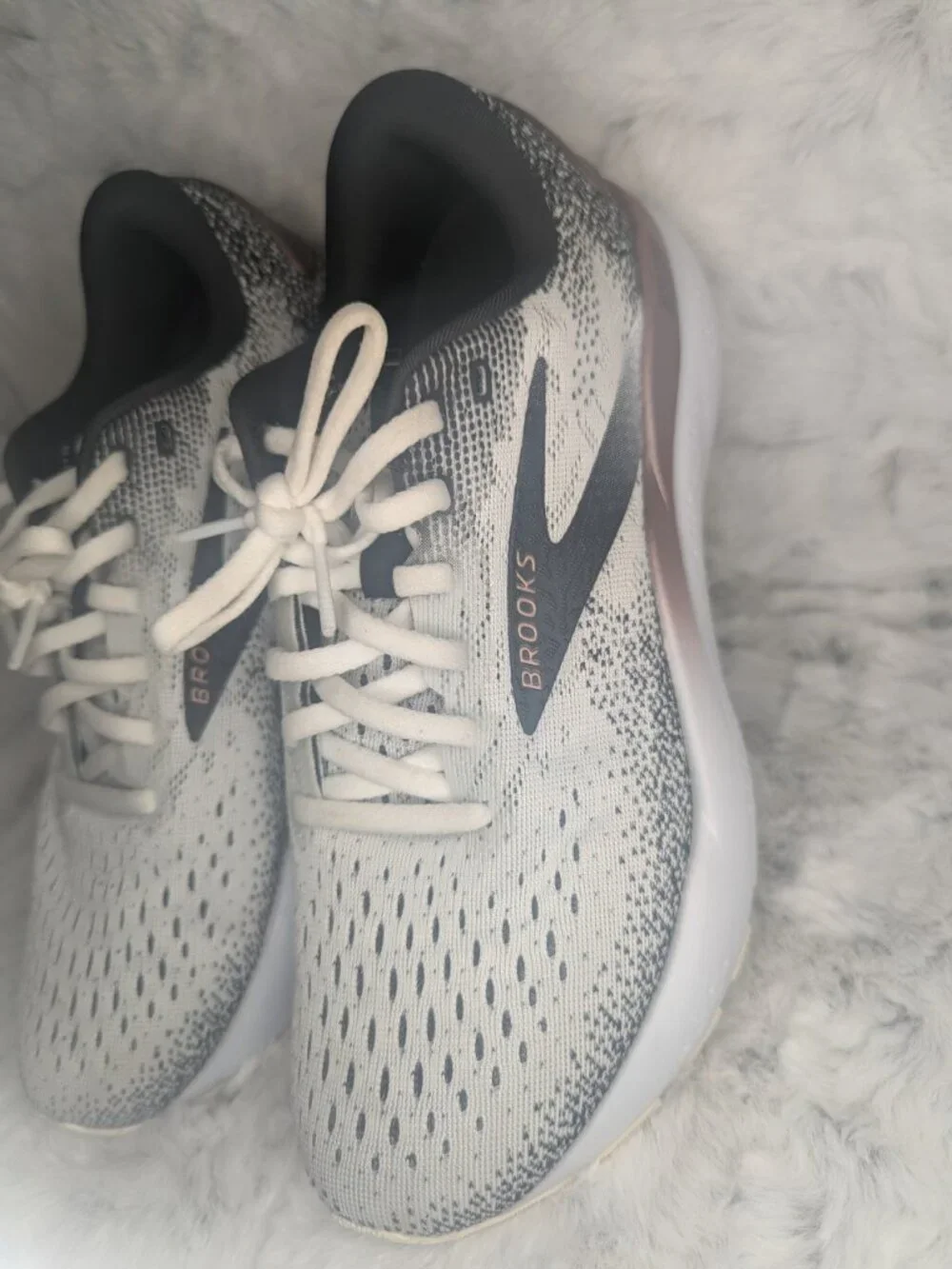 Brooks Ghost 16 Women's Size 8 White Gray Running Shoes EUC