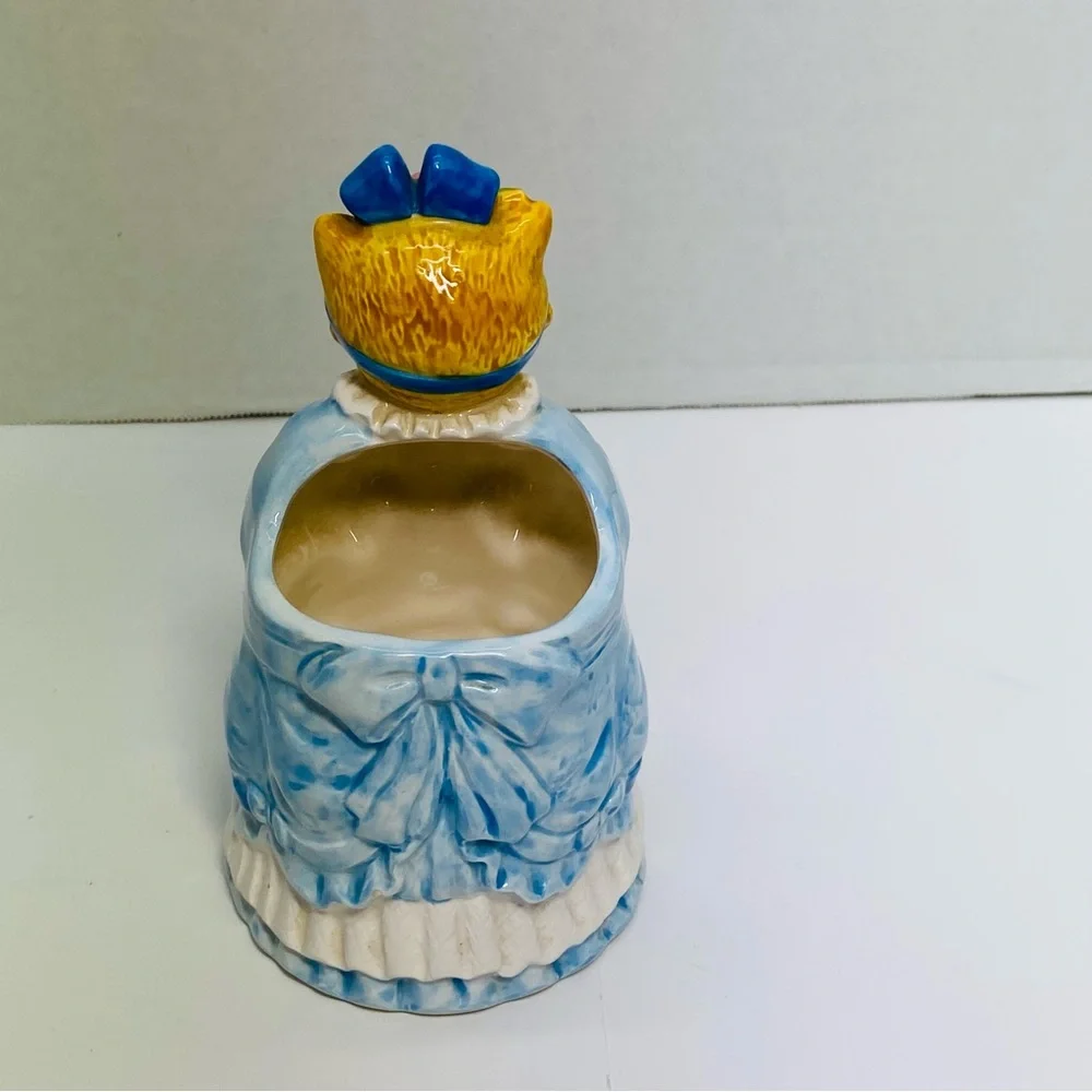 Otagiri vase dress holder