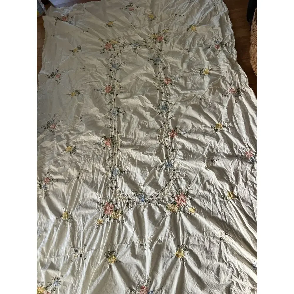 Unbranded tablecloth 100% 60”
