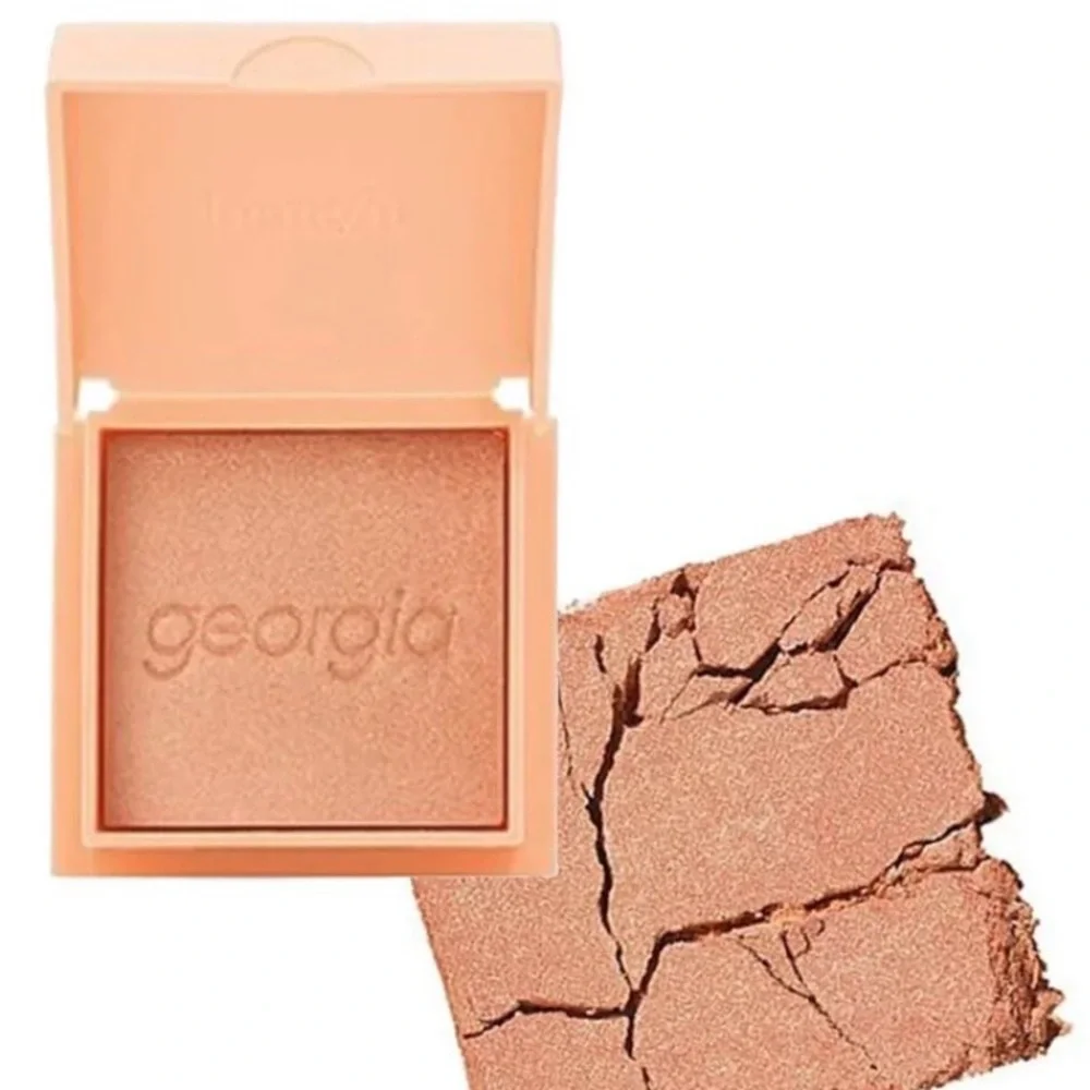 Benefit vaulted cosmetics