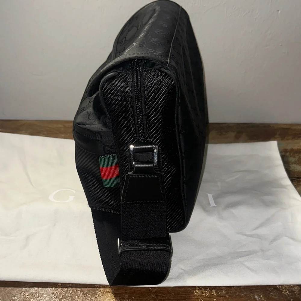 Gucci messenger bag