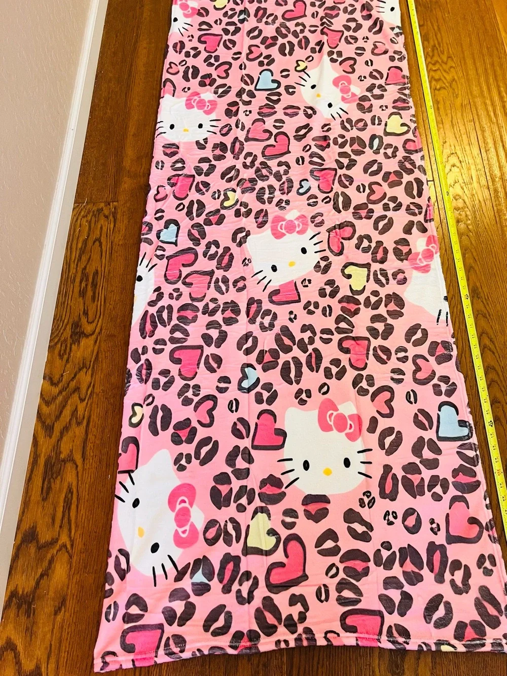 Hello Kitty Pink Leopard Heart Throw‎