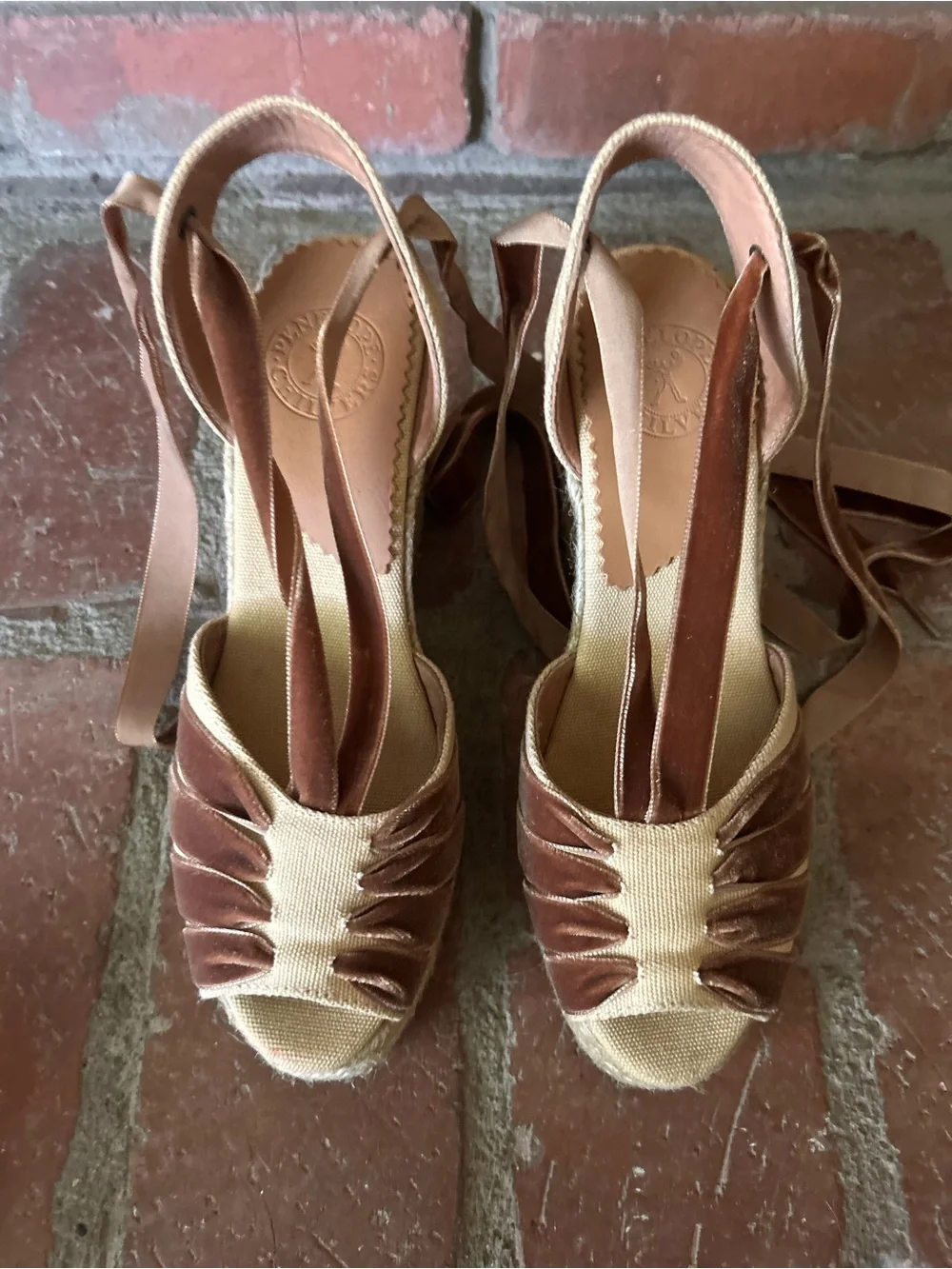 Penelope Chilvers High Catalina Dali Espadrilles in Honey Gold Sz 7