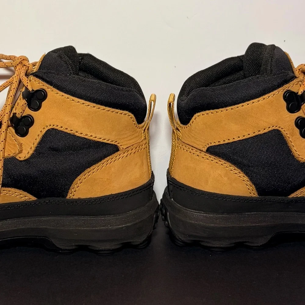 Timberland converge mid
