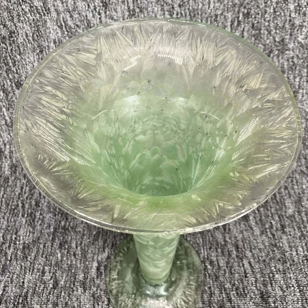 Unbranded glass trumpet