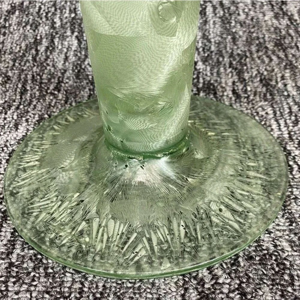 Unbranded glass trumpet