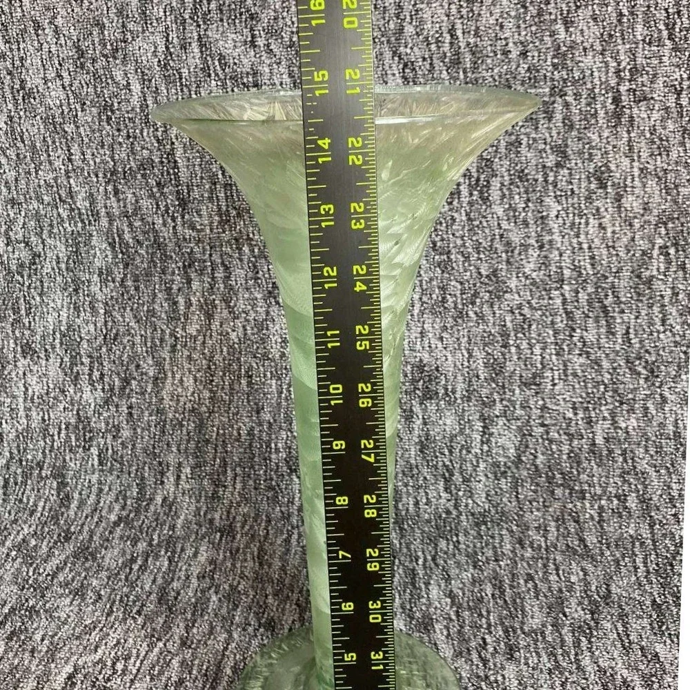 Unbranded glass trumpet