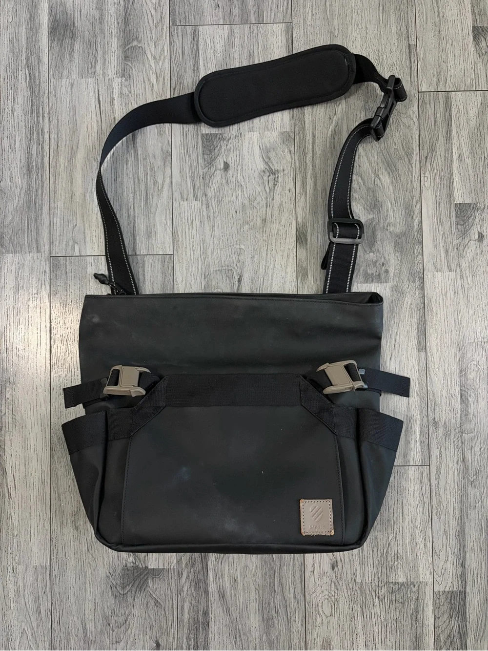 Langly Bravo Mirrorless Shoulder Bag