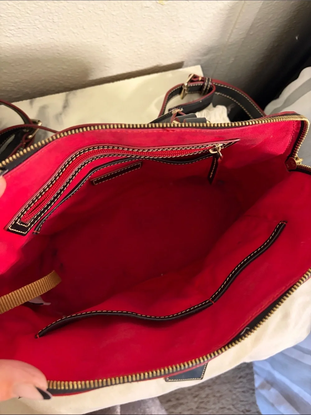 Dooney & Bourke reposhing this
