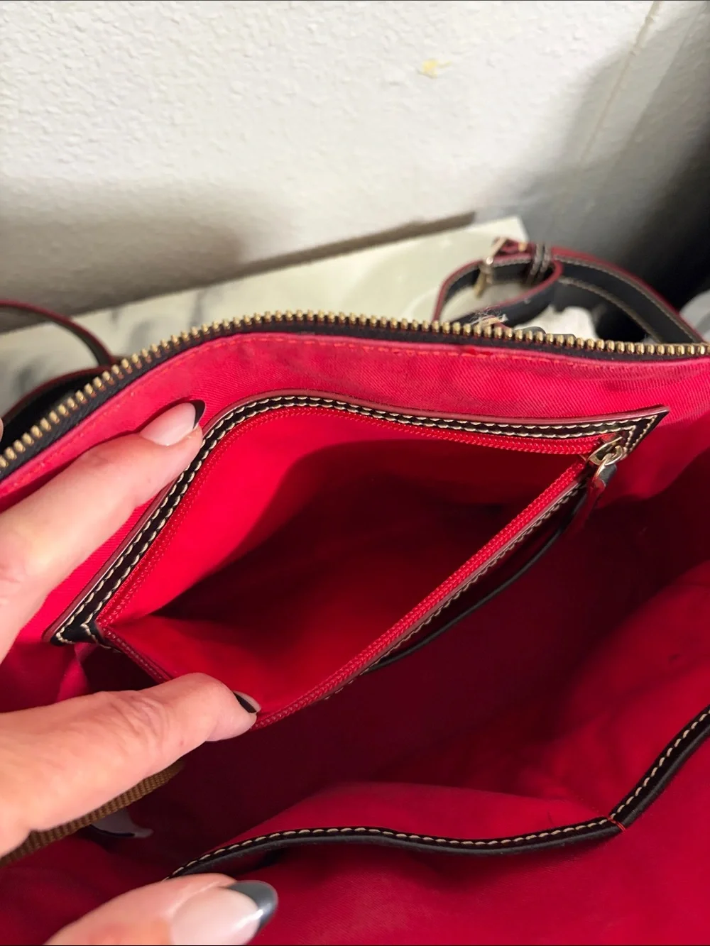 Dooney & Bourke reposhing this