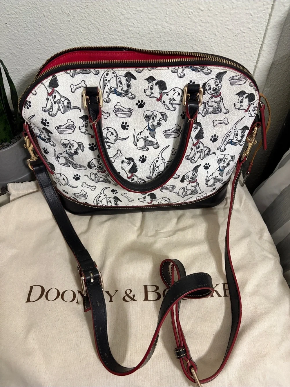 Dooney & Bourke reposhing this